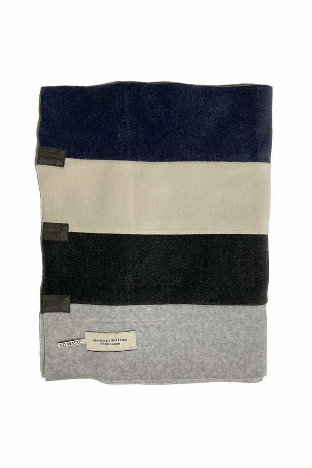 Henriette Steffensen Fleece No Waste Scarf Evening Blue/Kit/Soft Black/Light Grey | 4125