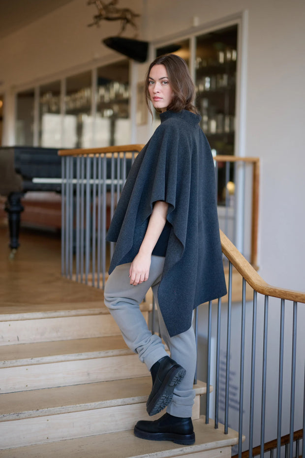 Henriette Steffensen Fleece Poncho Soft Black | 4126