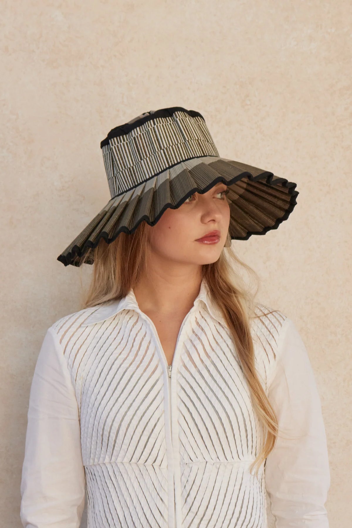 新品 LORNA MURRAY Bespoke Inlet Capri Hat 新品 LORNA MURRAY Bespoke Inlet Capri Hat Lorna Murray