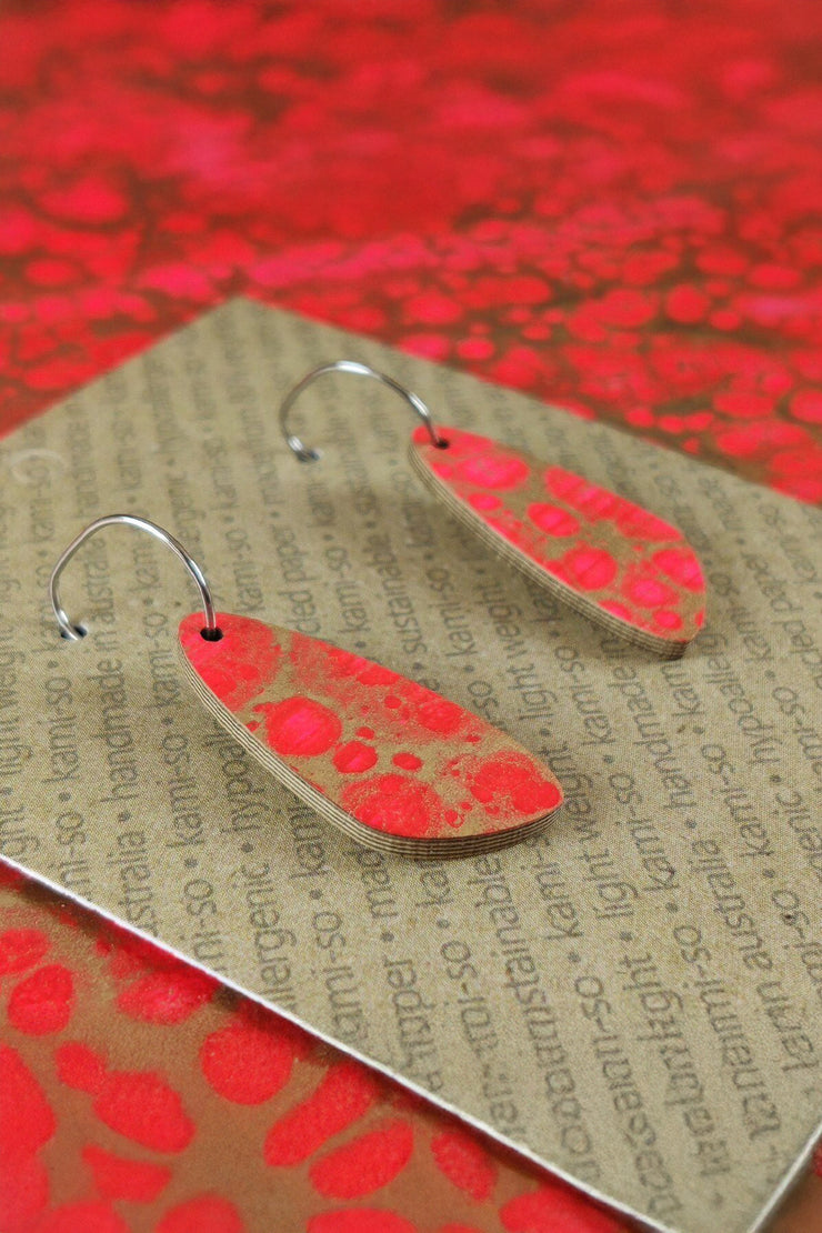 Kami-so Oval Recycled Paper Earrings - Red & Gold Crackle