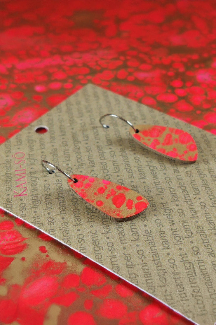 Kami-so Oval Recycled Paper Earrings - Red & Gold Crackle