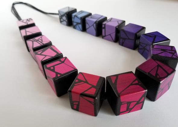 HUE + WOOD MIX PINK/BLUE NECKLACE