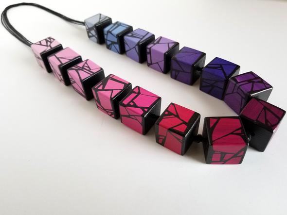 HUE + WOOD MIX PINK/BLUE NECKLACE